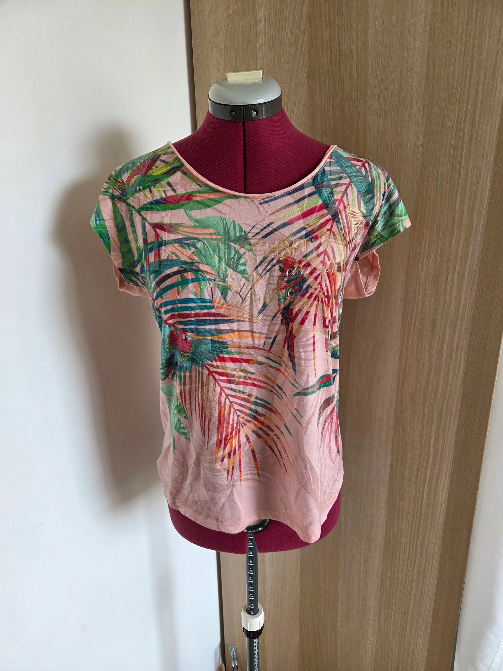 T-shirt motif tropical taille 38 environ Camaieu